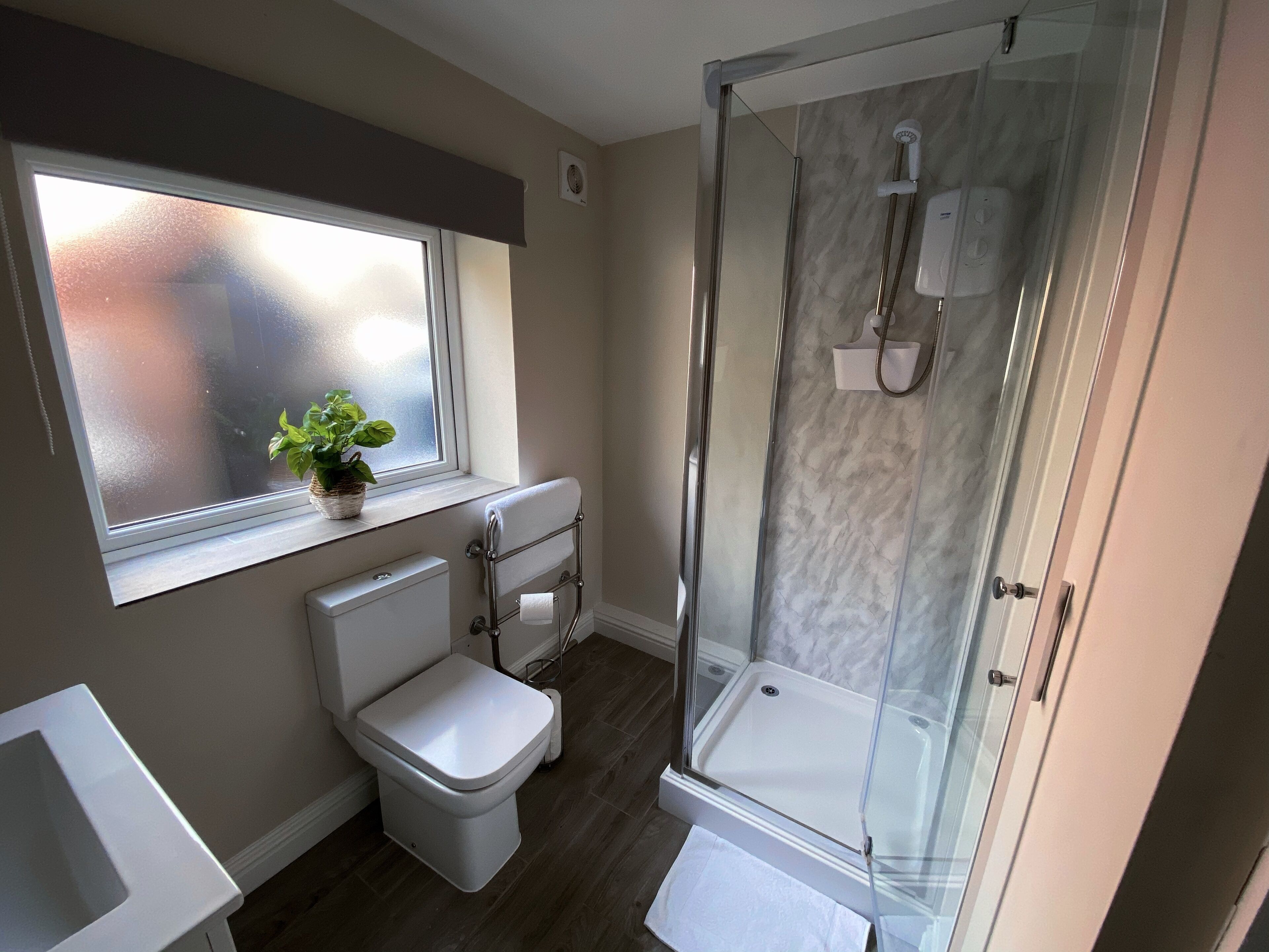 Double Room, 1 Double Bed, Private Bathroom | Bathroom | Hair dryer, towels