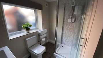 Double Room, 1 Double Bed, Private Bathroom | Bathroom | Hair dryer, towels