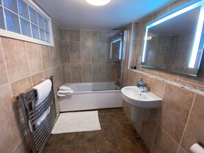 Superior Apartment, 1 Double Bed with Sofa bed, Ensuite, Valley View (Beacon View) | Bathroom | Hair dryer, towels - The Rose Cottage Inn (Polegate)