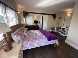 Superior Double Room, 1 Double Bed with Sofa bed, Non Smoking (Parlour) | Premium bedding, individually decorated, individually furnished - The Rose Cottage Inn (Polegate)