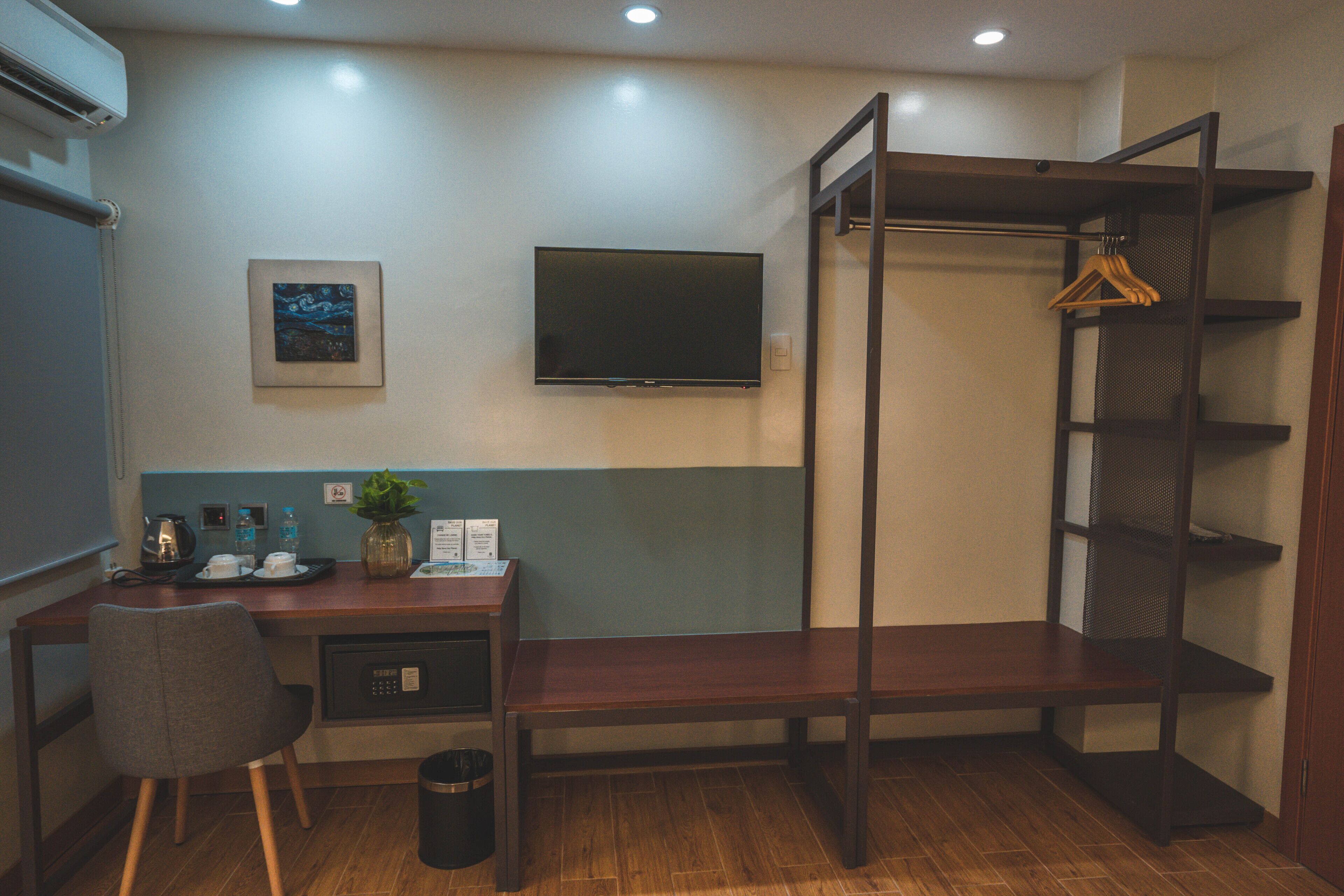 basic double room | in-room safe, desk, soundproofing, free wifi