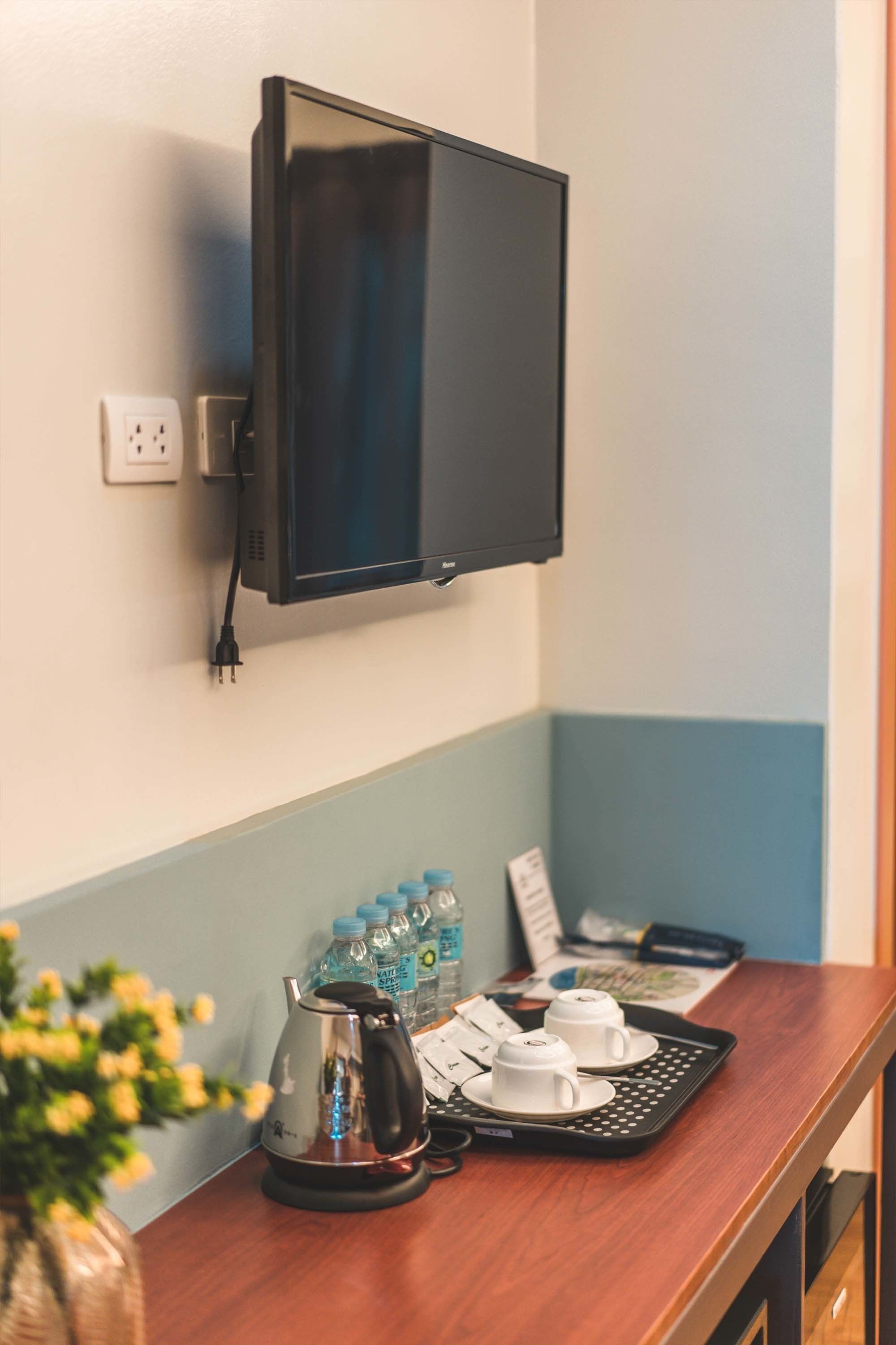 in-room safe, desk, soundproofing, free wifi