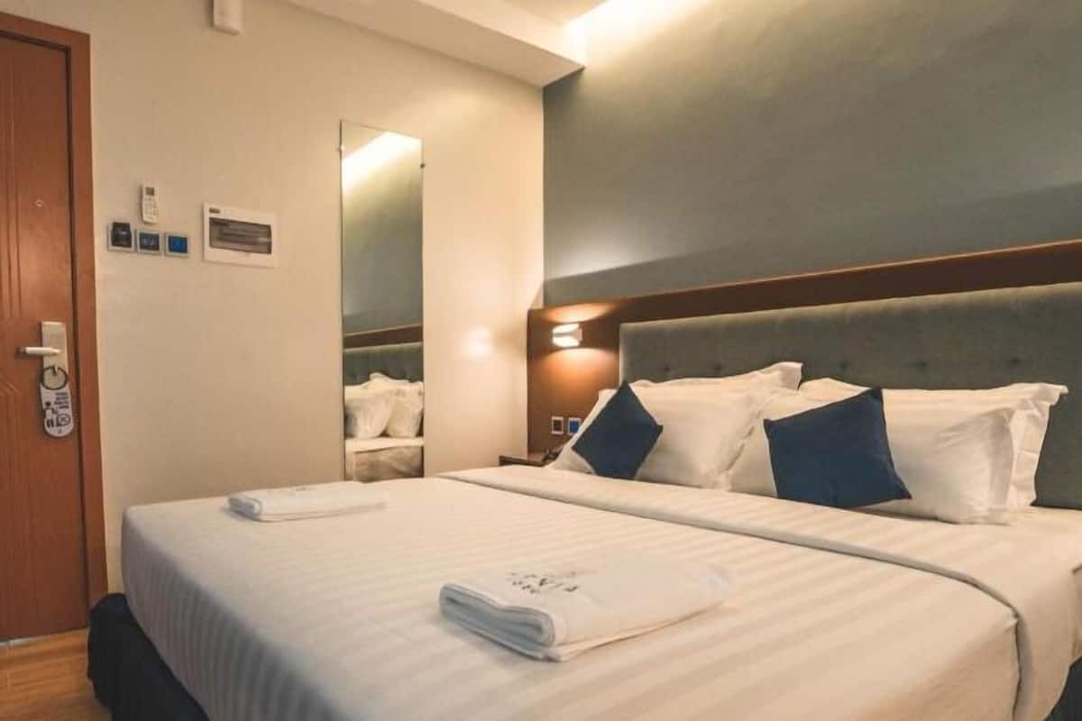 In-room safe, desk, soundproofing, free WiFi