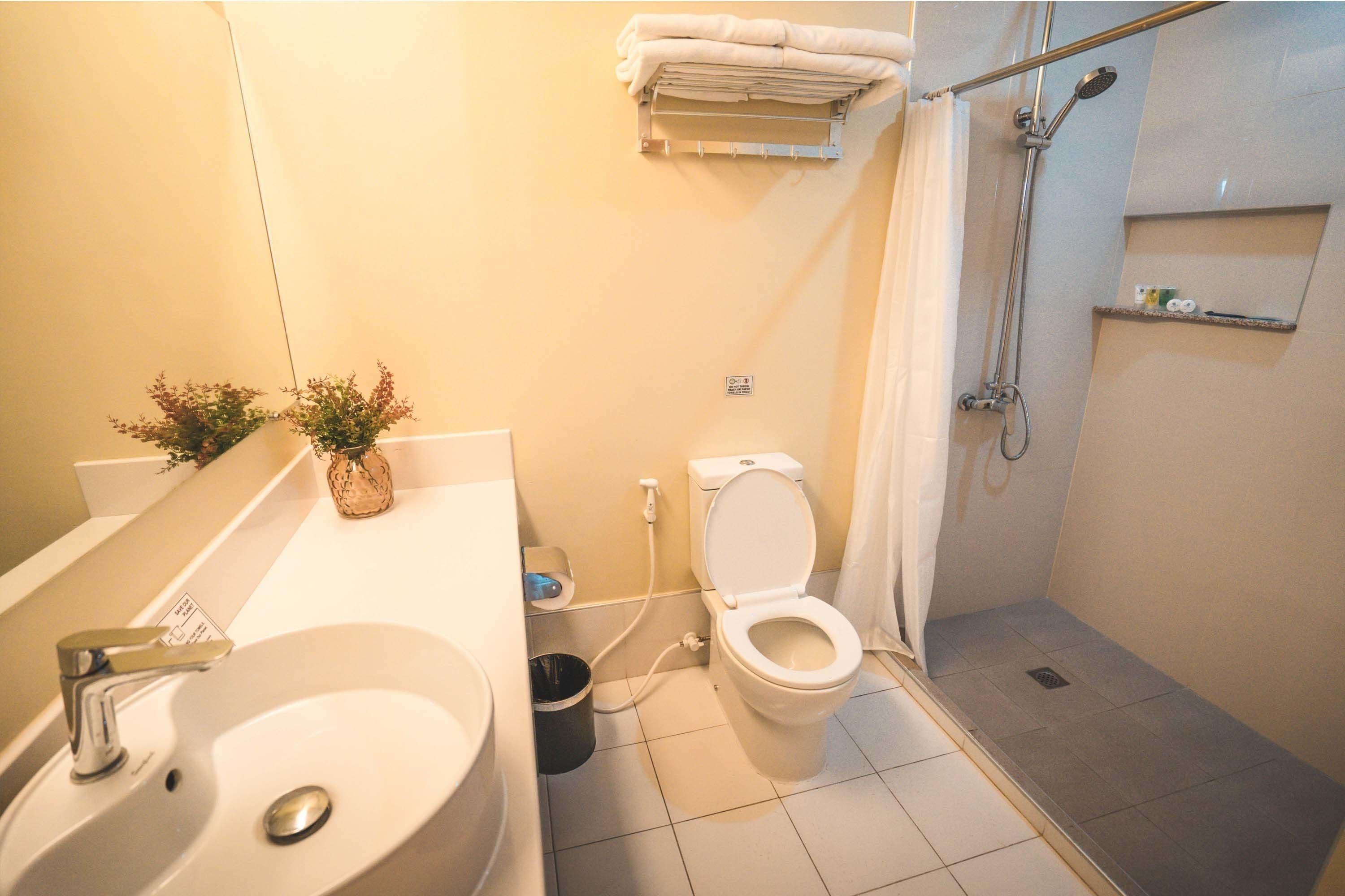 suite | in-room safe, desk, soundproofing, free wifi