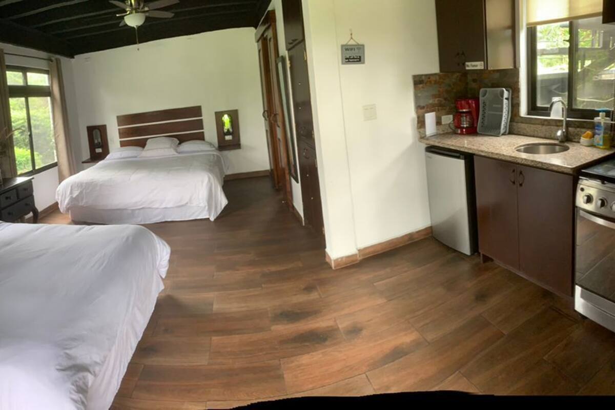 Cabana conforto, várias camas, para não fumantes | Cortinas blackout, Wi-Fi de cortesia, roupa de cama