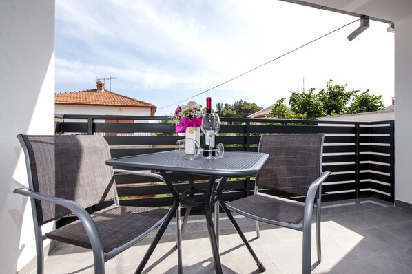 Apartment (Green) | Balcony
