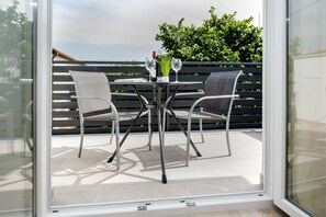 Basic Studio (Gold) | Balcony