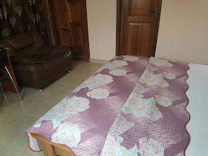 Desk, free WiFi, bed sheets