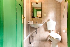 Double Room | Bathroom