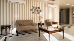 Lobby sitting area - The Kehloor (Udaipur)