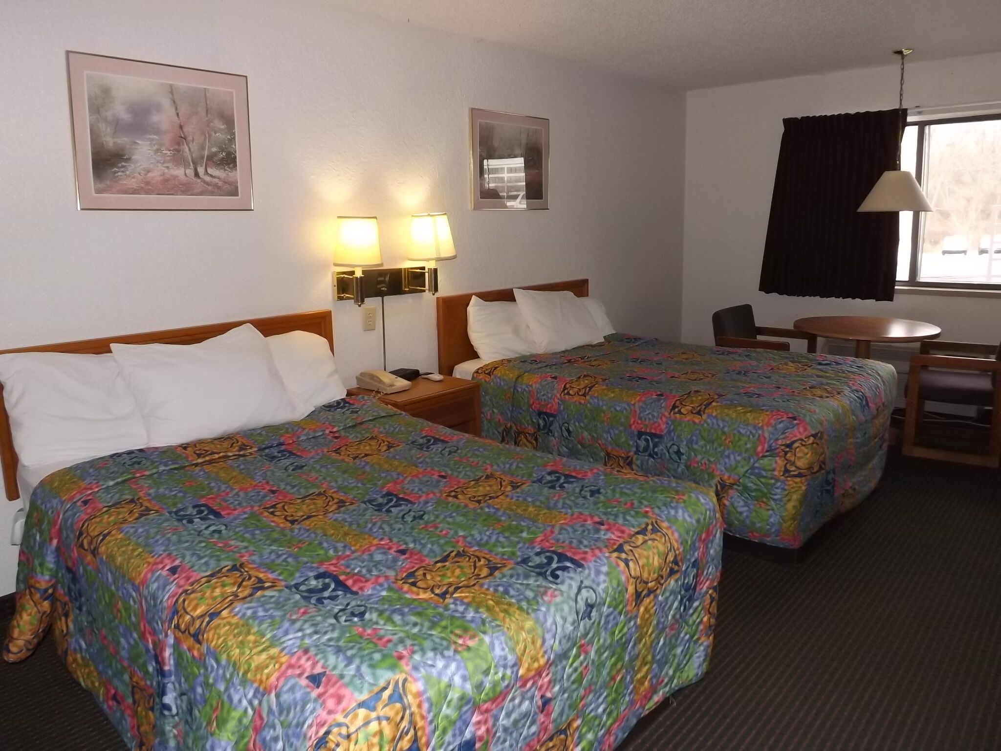 10 bedrooms, blackout curtains, soundproofing, free wifi