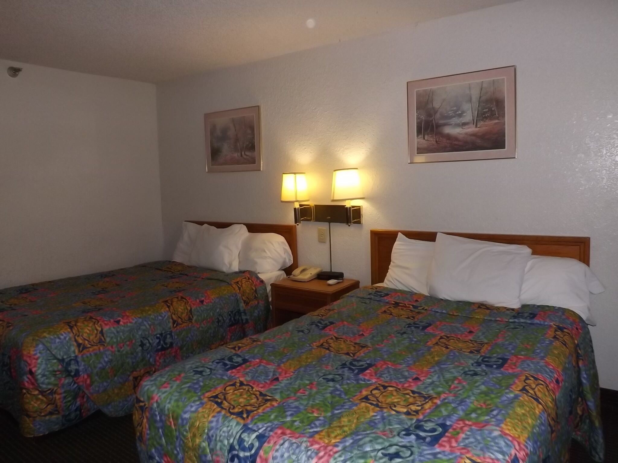 10 bedrooms, blackout curtains, soundproofing, free wifi