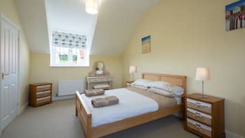 Family Cottage | 2 bedrooms, individually decorated, individually furnished