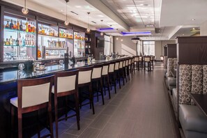 Bar (on property) - Holiday Inn Detroit Northwest - Livonia (Livonia)