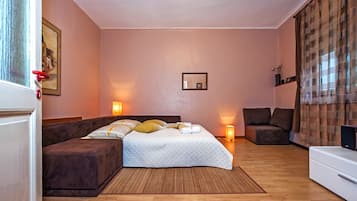 Basic Apartment, 1 Bedroom | Laptop workspace, iron/ironing board, free WiFi, bed sheets