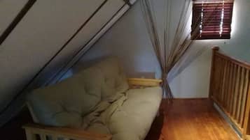 Comfort Cottage, 3 Bedrooms | Living area | Flat-screen TV, fireplace, DVD player