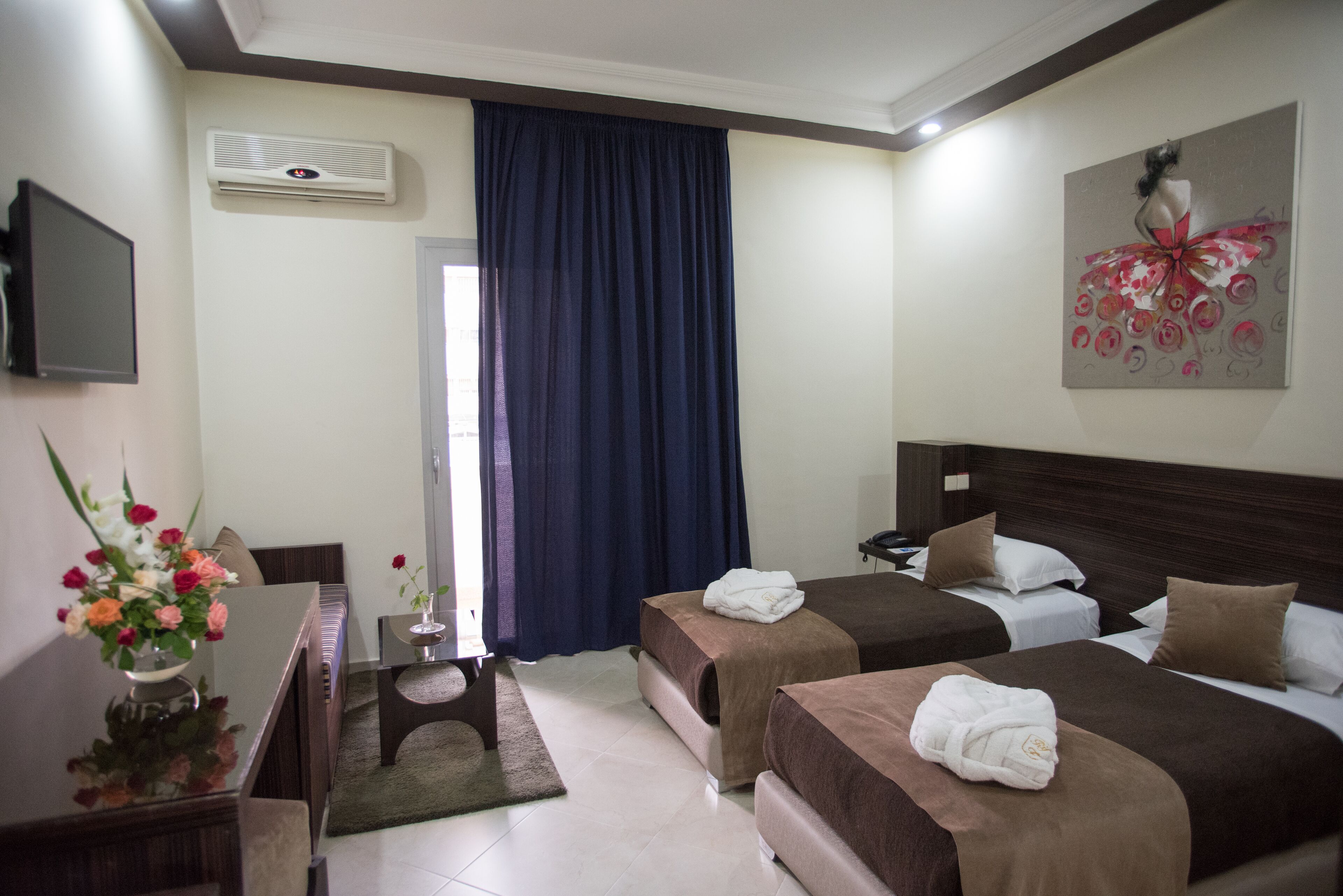 基本雙人房, 1 間臥室 | 迷你吧、遮光窗簾/窗簾、免費 Wi-Fi、床單