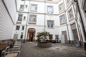 Junior-Studio | Blick auf den Innenhof