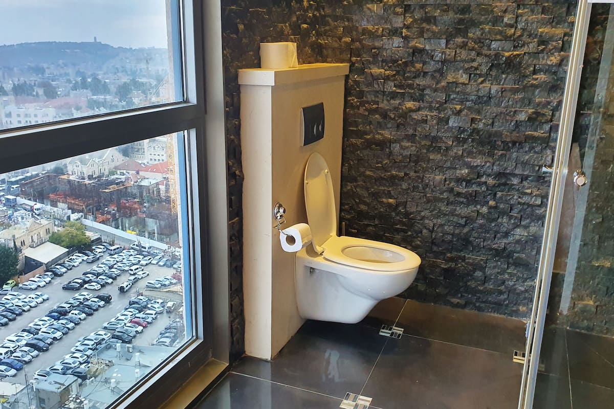 luxury room, city view | bathroom | shower, free toiletries, hair dryer, towels