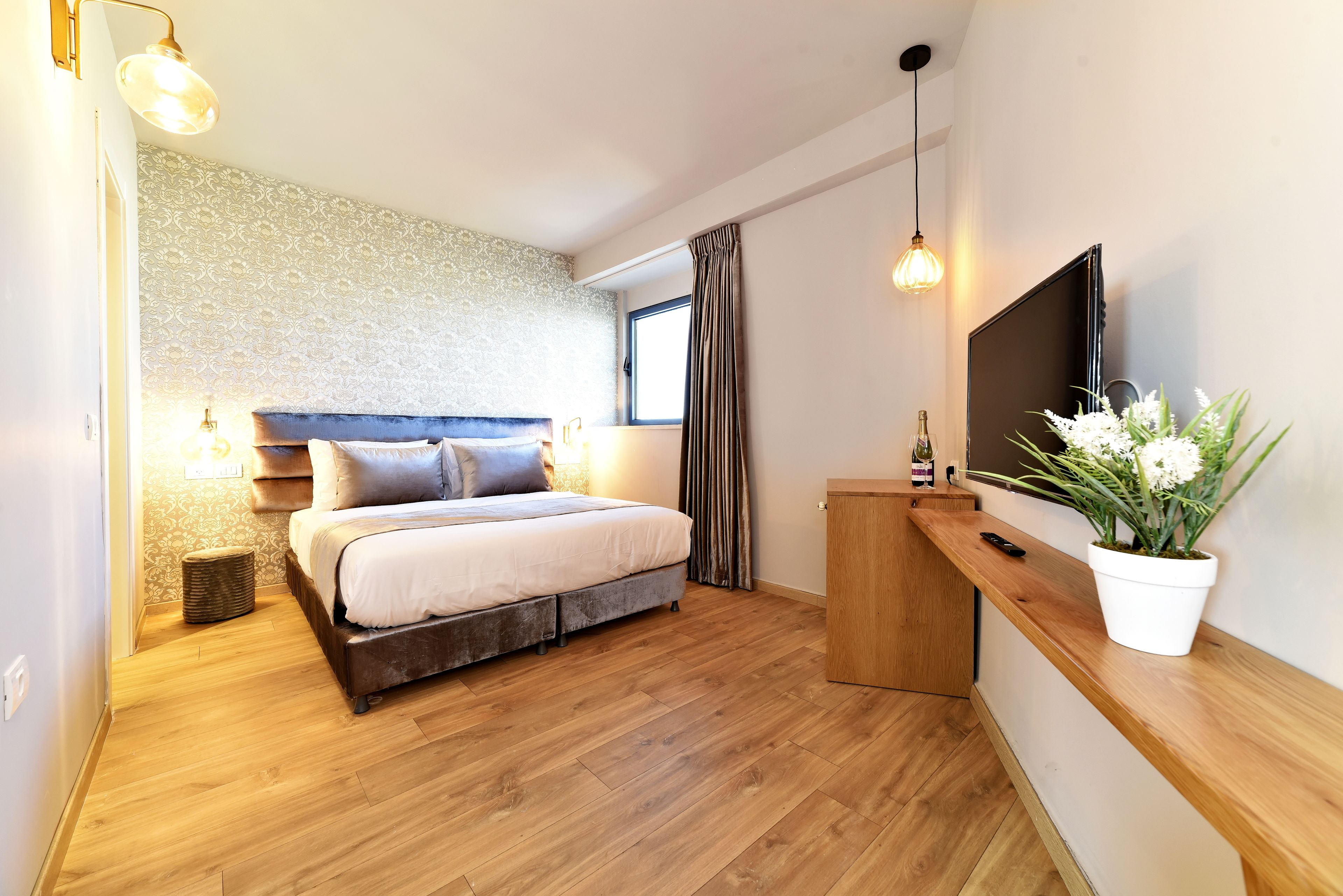 standard double or twin room | desk, laptop workspace, soundproofing, iron/ironing board