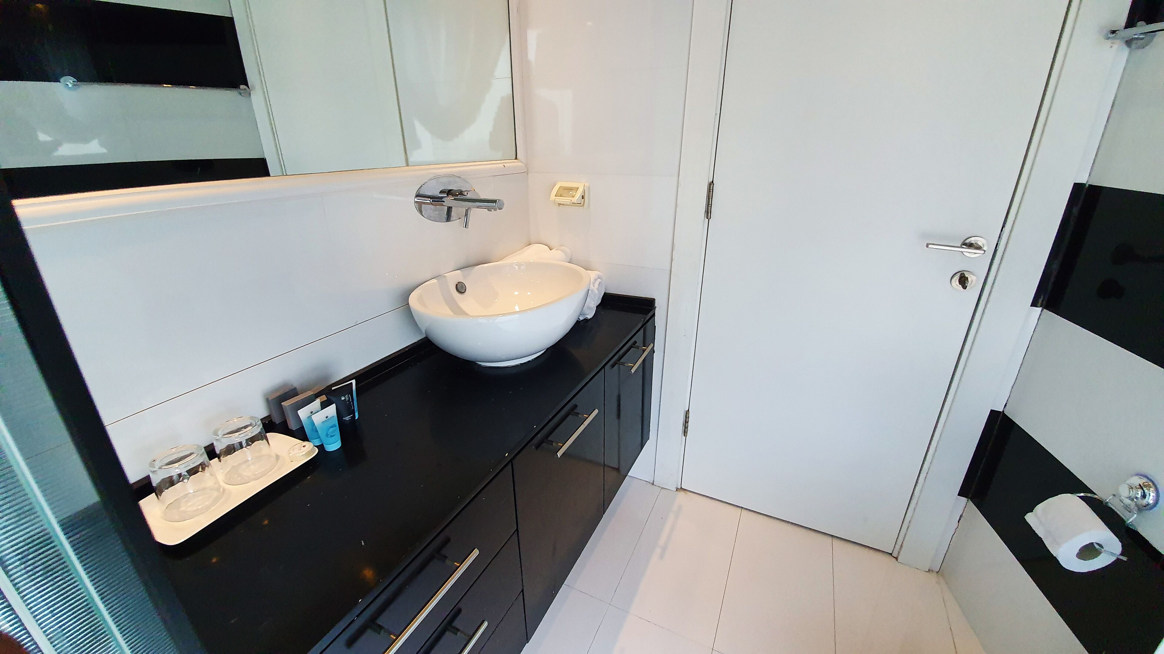 superior quadruple room, city view | bathroom | shower, free toiletries, hair dryer, towels