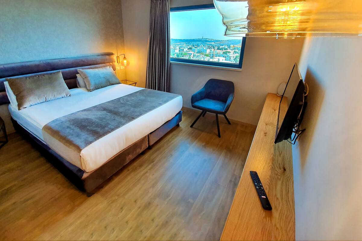 Standard Double or Twin Room | Desk, laptop workspace, soundproofing, iron/ironing board (on request)