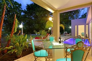 Executive Cottage, 1 Bedroom | In-room dining
