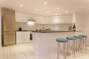 Executive Cottage, 1 Bedroom | Private kitchen | Full-sized fridge, microwave, oven, stovetop - Belair Cottage - In Cape Town (Constantia) (Cape Town)