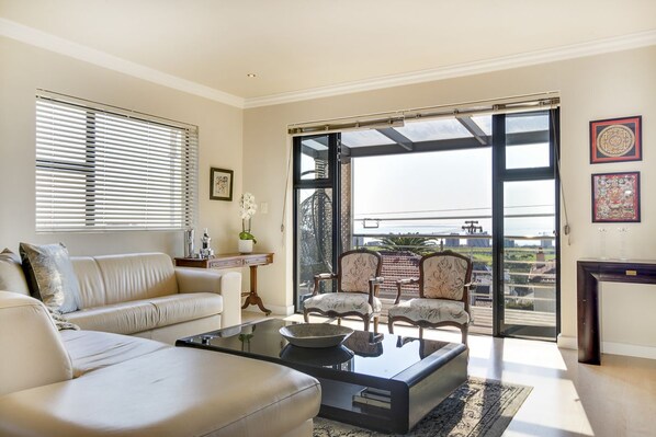 Classic House, 3 Bedrooms | Living room | Flat-screen TV, fireplace - 71 On High Level (Cape Town)