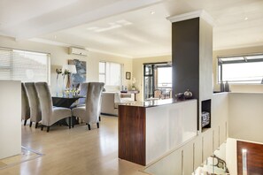 Classic House, 3 Bedrooms | In-room dining - 71 On High Level (Cape Town)