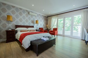 Luxury Double Room | Egyptian cotton sheets, minibar, in-room safe, desk - Belvedere Boutique Hotel (Windhoek)