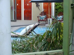 Outdoor pool - Uzuri Guesthouse (Windhoek)