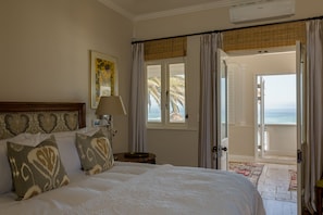 Luxury Villa, 4 Bedrooms | 4 bedrooms, premium bedding, in-room safe, cribs/infant beds - Claybrook (Cape Town)