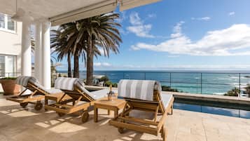 Vila superluxo, 4 quartos | Terraço/pátio