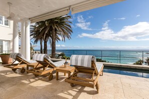 Biệt thự Cao cấp, 4 phòng ngủ | Hiên