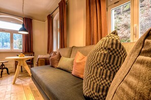 Triple Room | Living area | Flat-screen TV - Hotel Zur Mühle (Bad Schandau)