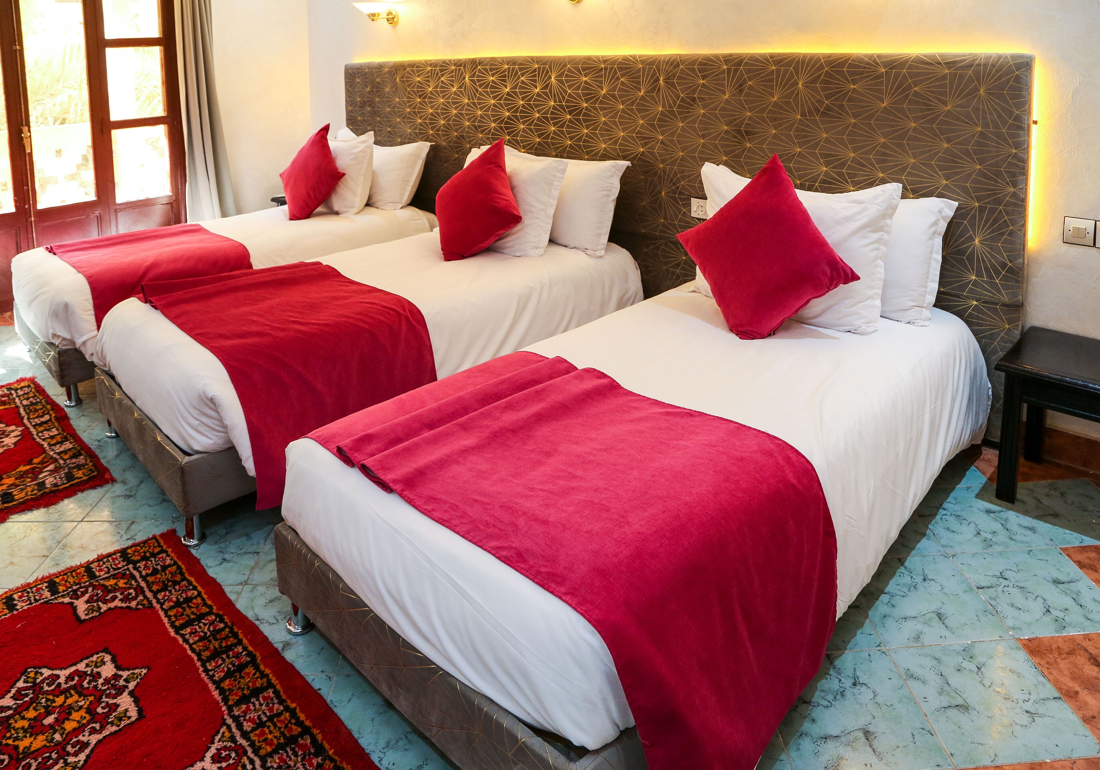 舒適三人房, 3 張單人床 | 高級寢具、記憶床墊、書桌、遮光布/窗簾