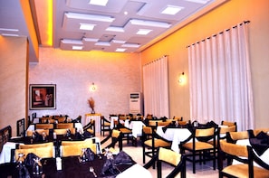 2 restaurants, breakfast, lunch served; local and international cuisine