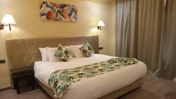 Sengetøy av topp kvalitet, memory foam-senger og skrivebord