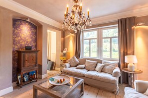 Deluxe Apartment, Sauna | Living area