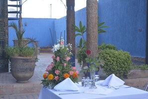 Breakfast, lunch and dinner served