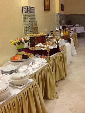 Free daily buffet breakfast