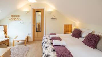 Luxury Cottage, 1 Bedroom, Garden View | Egyptian cotton sheets, hypo-allergenic bedding, individually decorated
