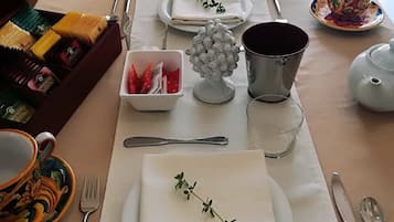 包每日自助早餐