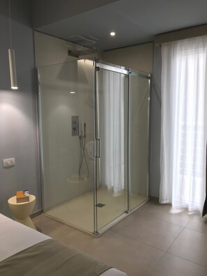 Suite – junior | Italienske Frette-laken, sengetøy av topp kvalitet og memory foam-senger