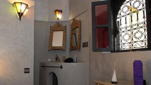 Double Room, 1 Double Bed (Hilal) | Bathroom sink - Riad Minorisa (Marrakech)