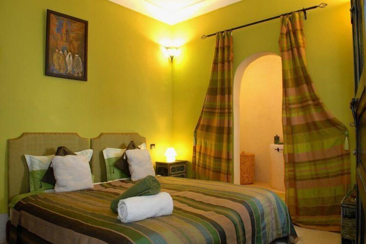 Double Room, 1 Double or 2 Single Beds (Karmous)