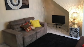 Economy House, 1 Double Bed, Smoking | Living room - Casa toda no Campo Belo (São Paulo)