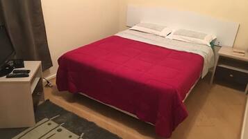 Casa econômica, 1 cama de casal, para fumantes | 1 quarto, roupas de cama premium, ferros/tábuas de passar roupa