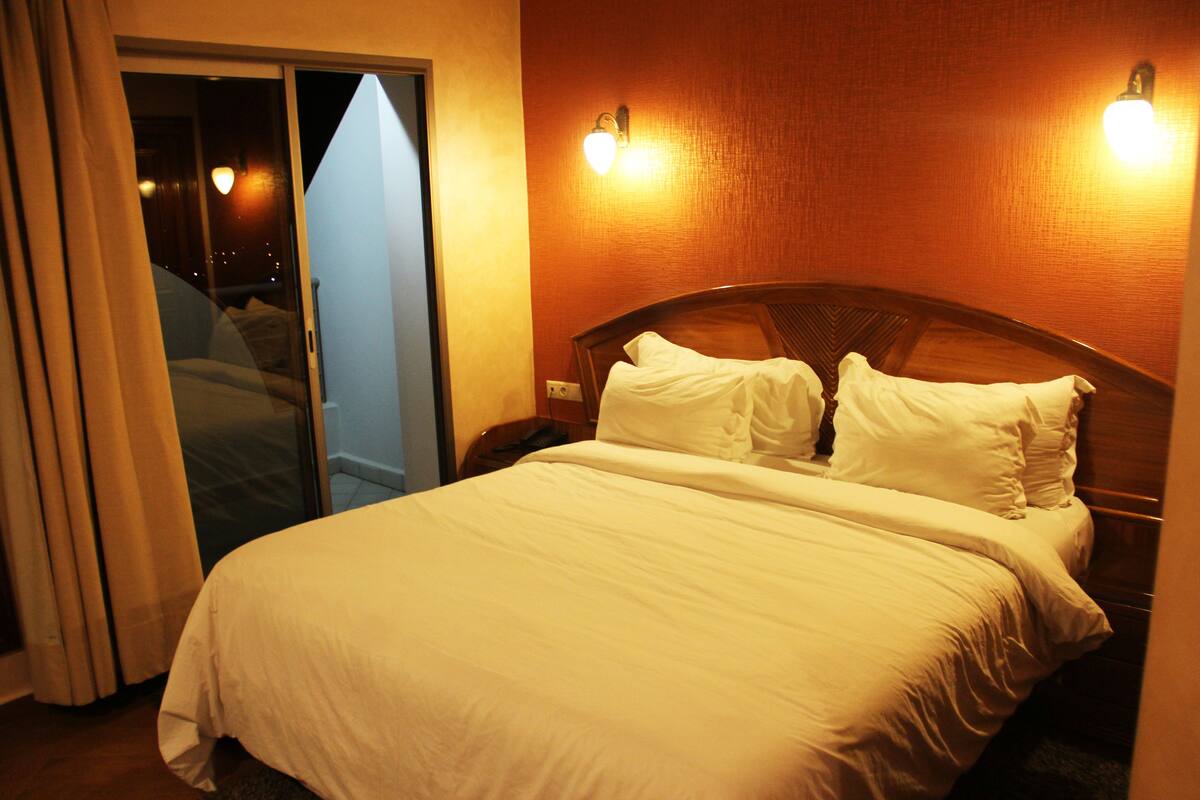 Suite, 1 Double Bed | Minibar, in-room safe, desk, blackout drapes
